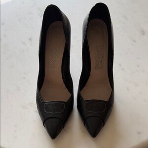 Ferragamo Black Leather Women's heels with sticking and curves 10B